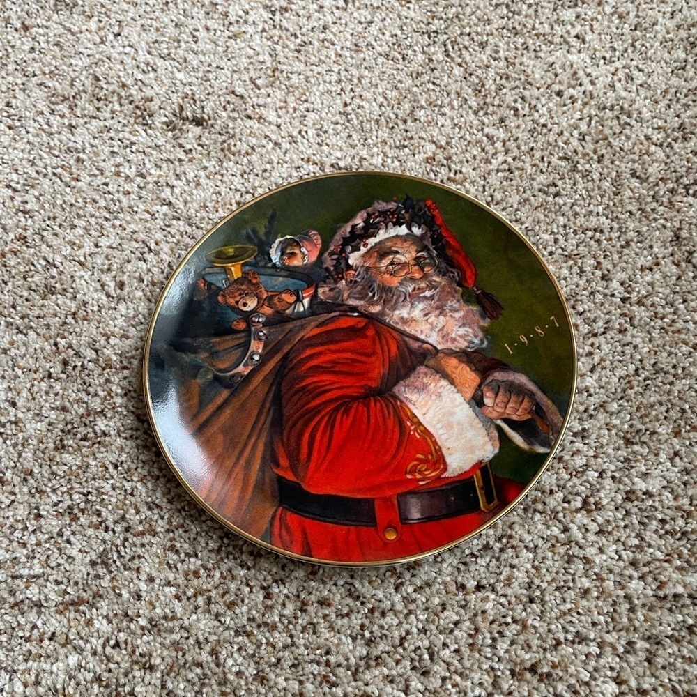 Fine Collectibles 1987 Christmas Plate by Avon